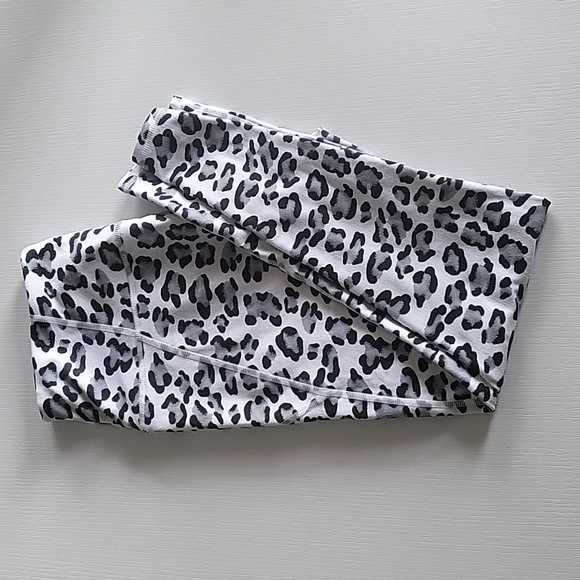 Betsy Johnson Leopard Leggings - Picture 2 of 4